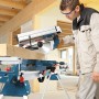 Bosch Professional GTM 12 JL Kombisäge mit 305 mm Kreissägeblatt im Einsatz.