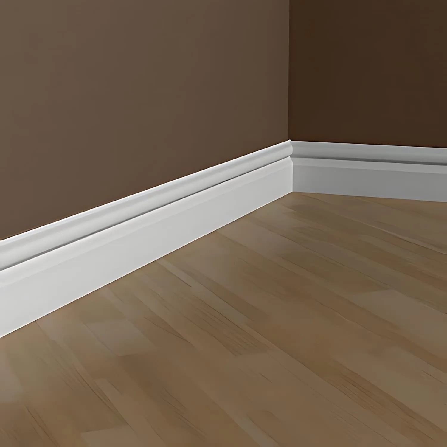 Weiße PROFHOME Sockelleisten (18 Stk.) an brauner Wand und Holzboden.