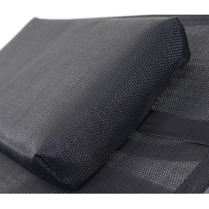 Detailaufnahme: Schwarzer, wasserabweisender Bezug der MCW Sonnenliege Phoenix Grau.