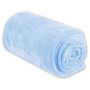 Gerollte, babyblaue Bestgoodies Mikrofaser Decke 210x280 cm. Kuschelig weich.