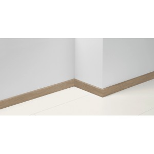 Parador Sockelleiste SL 5 Wasserfest Eiche D096, Detailaufnahme im Raum.