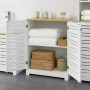 SoBuy Badschrank BZR41-W mit Lamellentüren, offen, mit Handtüchern und Deko.