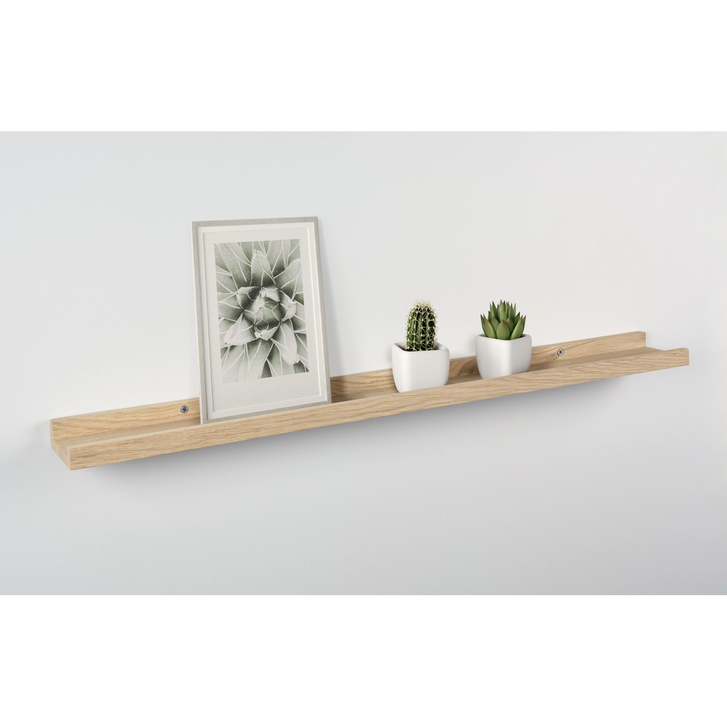 Holz-Bilderleiste Bix, 80 cm, Eiche, mit Deko-Bild und Pflanzen auf weißer Wand.