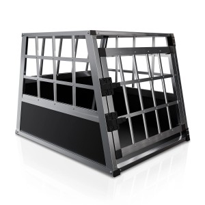 Juskys Alu Hundetransportbox M, leichte, silberfarbene Hundebox mit schwarzen MDF-Platten.