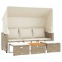 Beiges 3-Sitzer Outdoor-Sofa mit Dach, Hockern und Tisch aus Polyrattan. Lounge-Gartenmöbel für entspannte Stunden.