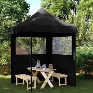 Schwarzes Partyzelt 200x200 cm mit Tisch und Bänken im Garten.
