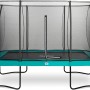 Rechteckiges, grünes Salta Comfort Edition Gartentrampolin mit Sicherheitsnetz.