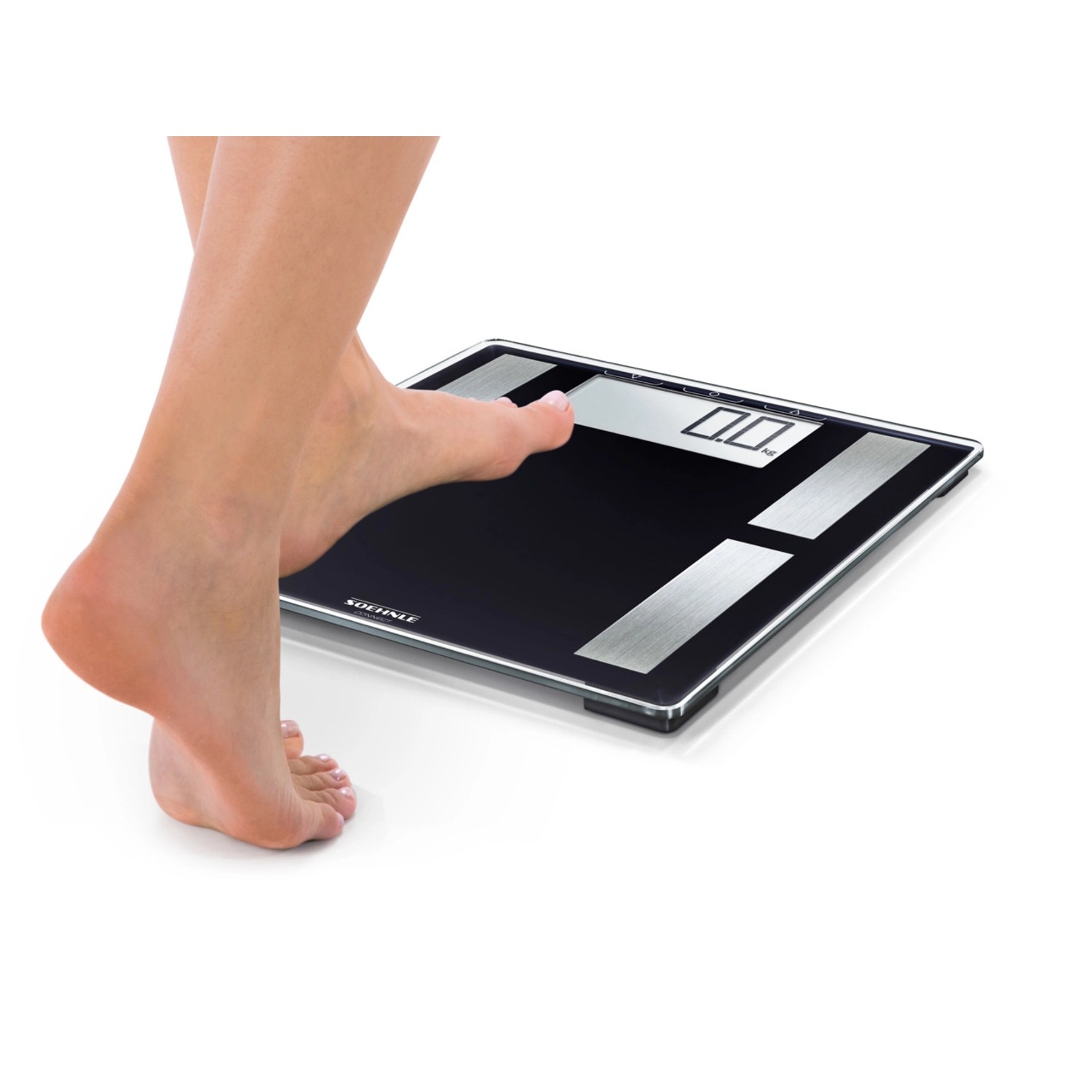 Leifheit Shape Sense Connect 50 Personenwaage in Schwarz-Silber mit Fuß auf der Wiegefläche.