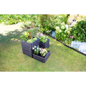 Garantia Ergo Quadro Hochbeet-System aus Kunststoff in Holzoptik, 60x60 cm, bepflanzt im Garten.