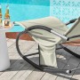 Beige SoBuy Sonnenliege OGS28-MI mit Metallrahmen und Seitentasche vor Pool.