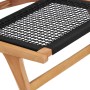 Detailansicht: Teak Sonnenliege mit schwarzer Seilbespannung und Fußablage.