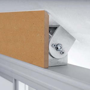 Kniestock Bausatz mit Beschlag und Blende (2000 mm) für Schiebetüren, Detailansicht.