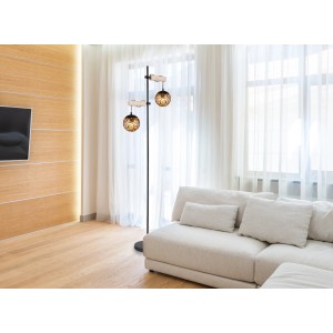 Globo Design-Stehlampe, 2-flammig, schwarz matt mit Holz und amberfarbenen Glasschirmen.
