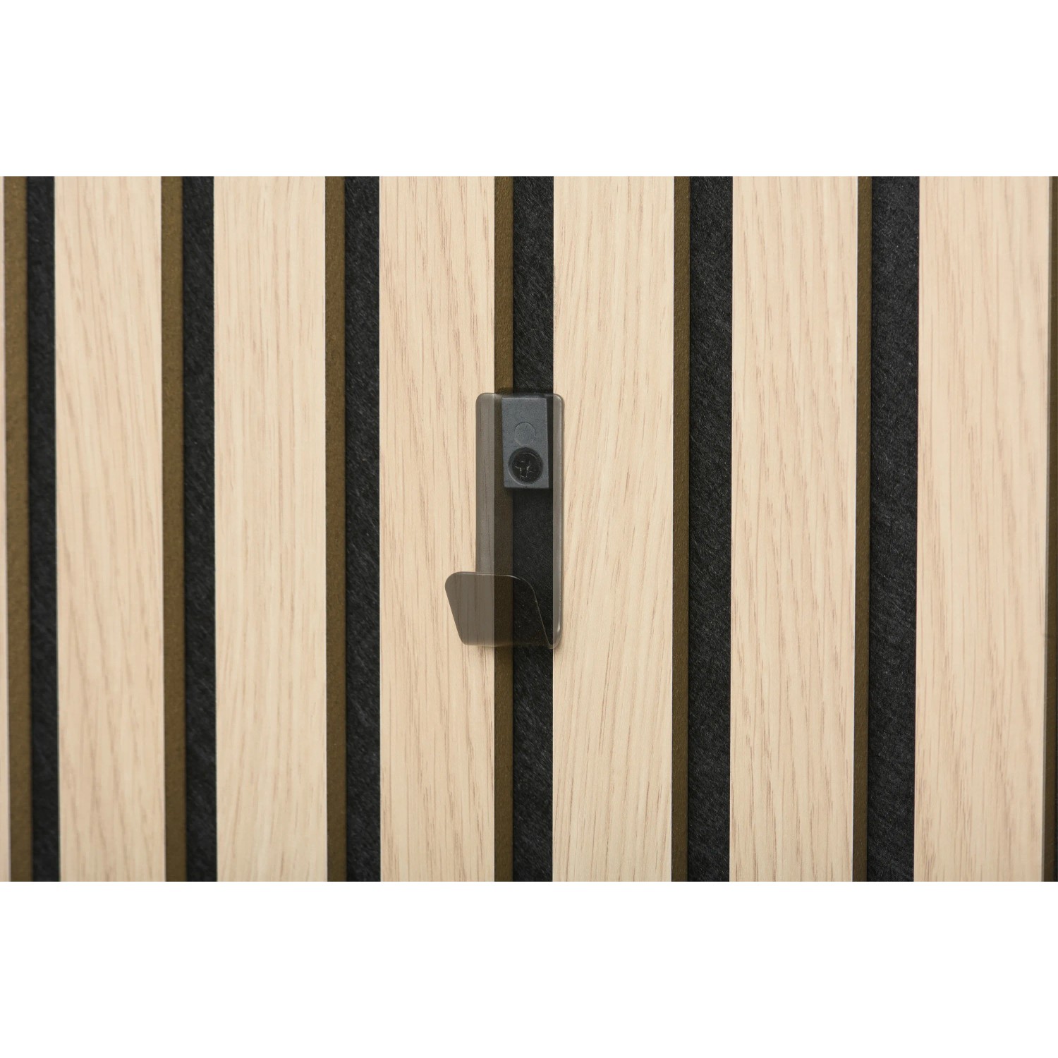 Denpanels Halterung, vertikal, 2er-Set, schwarz, an Akustikpaneel befestigt.