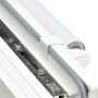 Detailaufnahme: Sol Royal Thermorollo SolReflect T42, Montage am Fensterrahmen mit Klemmfix.