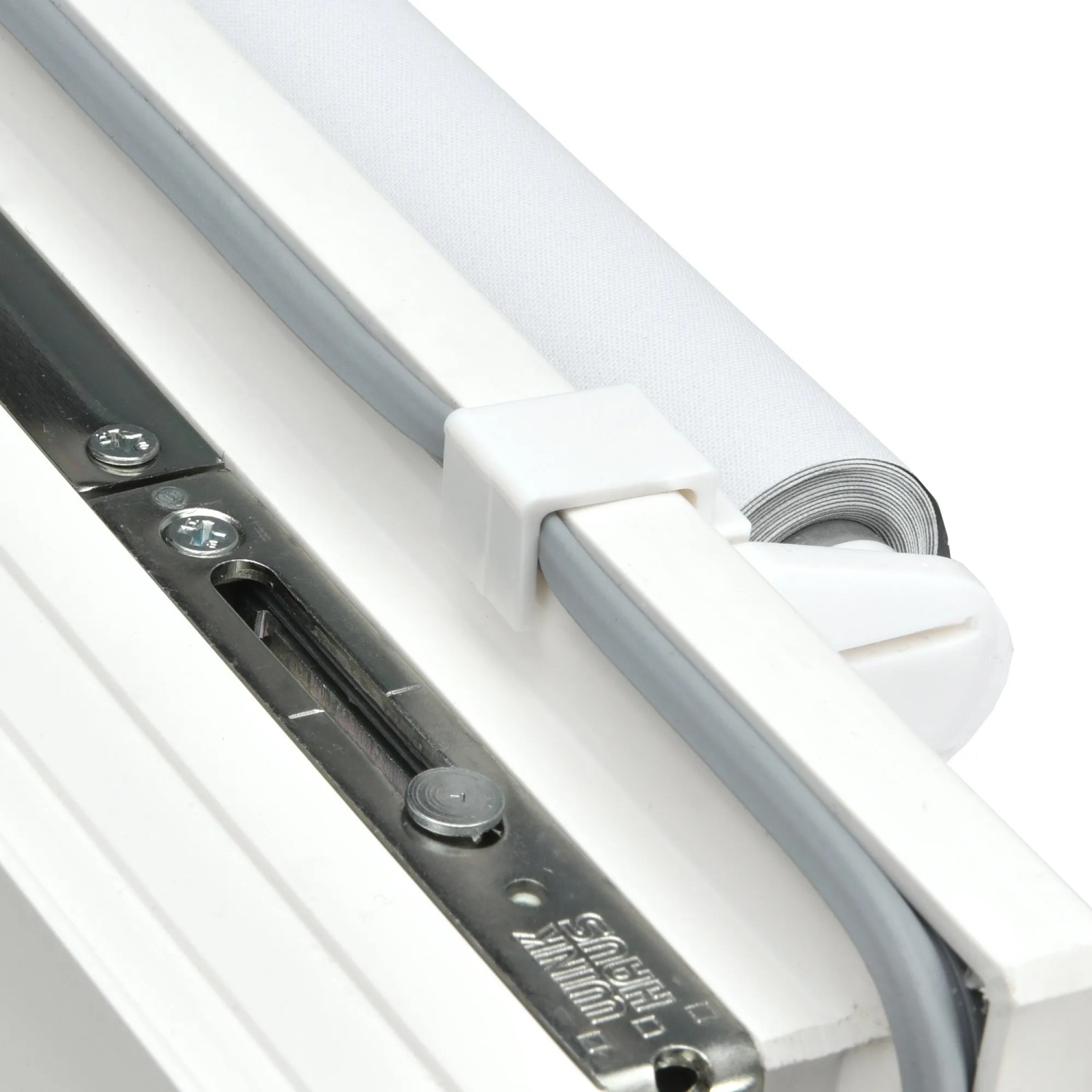 Detailaufnahme: Sol Royal Thermorollo SolReflect T42, Montage am Fensterrahmen mit Klemmfix.