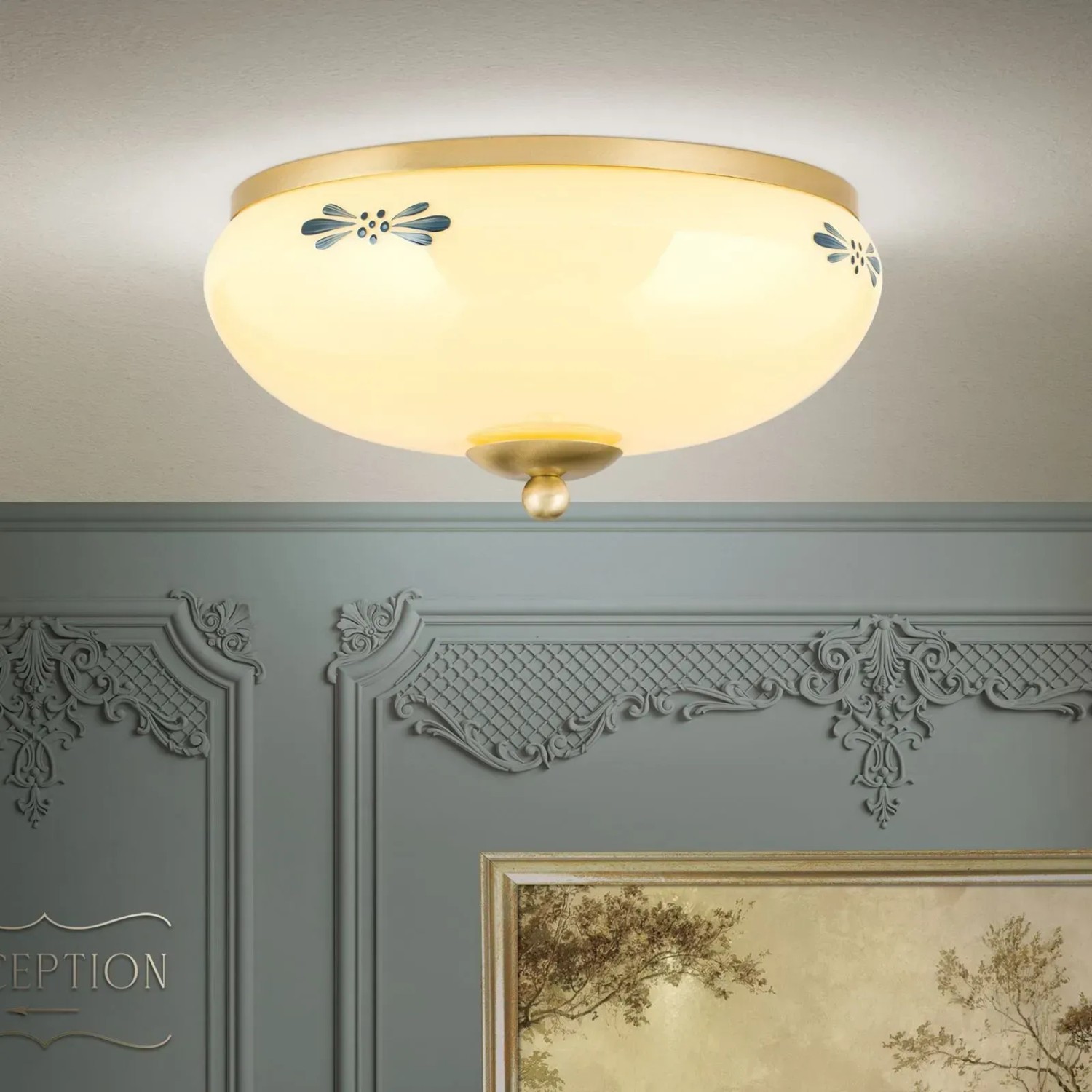 Landhaus Deckenleuchte, Ø 28cm, Champagne/Blau, mit blauem Dekor auf opalem Glasschirm.