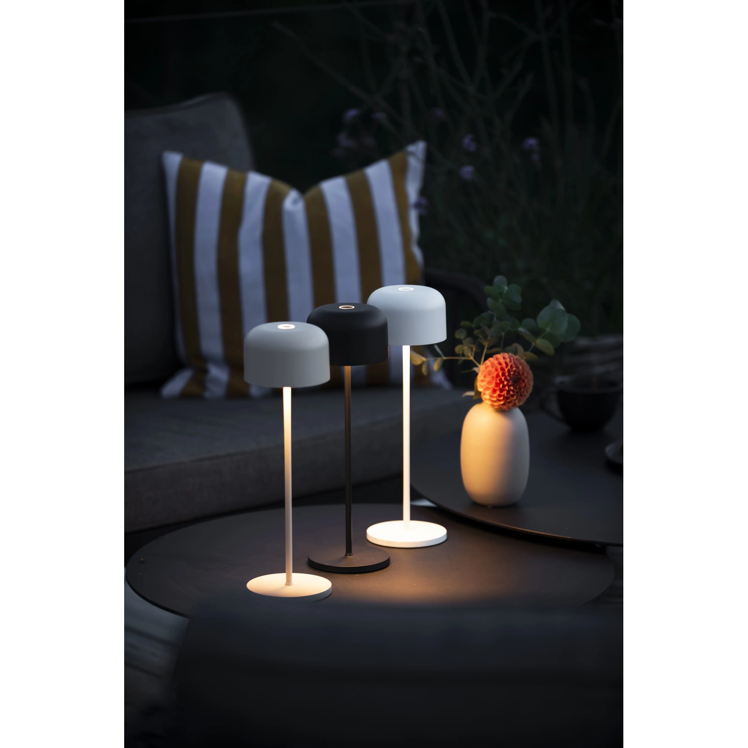 Konstsmide LED-Tischleuchte Lille in Weiß, Schwarz und Grau, 36 cm, für Innen und Außen.