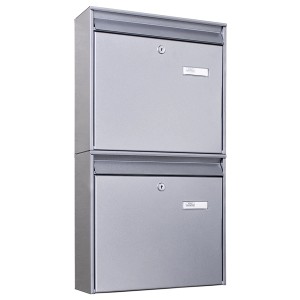 Burg-Wächter Doppelbriefkasten in Silber, geeignet für 2 Parteien, mit Namensschild.