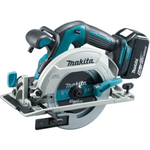 Makita Akku-Handkreissäge DHS680RTJ 18V mit Akku. Kompakte Bauweise, ideal für Innenausbau und Dacharbeiten.