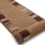 Beiger Antirutsch Läufer Teppich Adagio aus Polyamid mit braunen Streifen und melierter Oberfläche, aufgerollt.