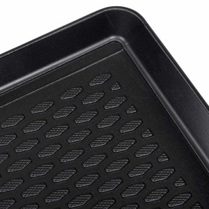 Schwarze Kofferraummatte für Dacia Duster 2018- 2WD, Gummi mit Rautenmuster.