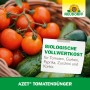 Neudorff Azet Tomatendünger 2,5 kg mit Tomaten und Gurken im Korb.