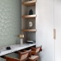 Origin Wallcoverings Vliestapete Ginkgoblätter in Salbeigrün im modernen Arbeitszimmer.
