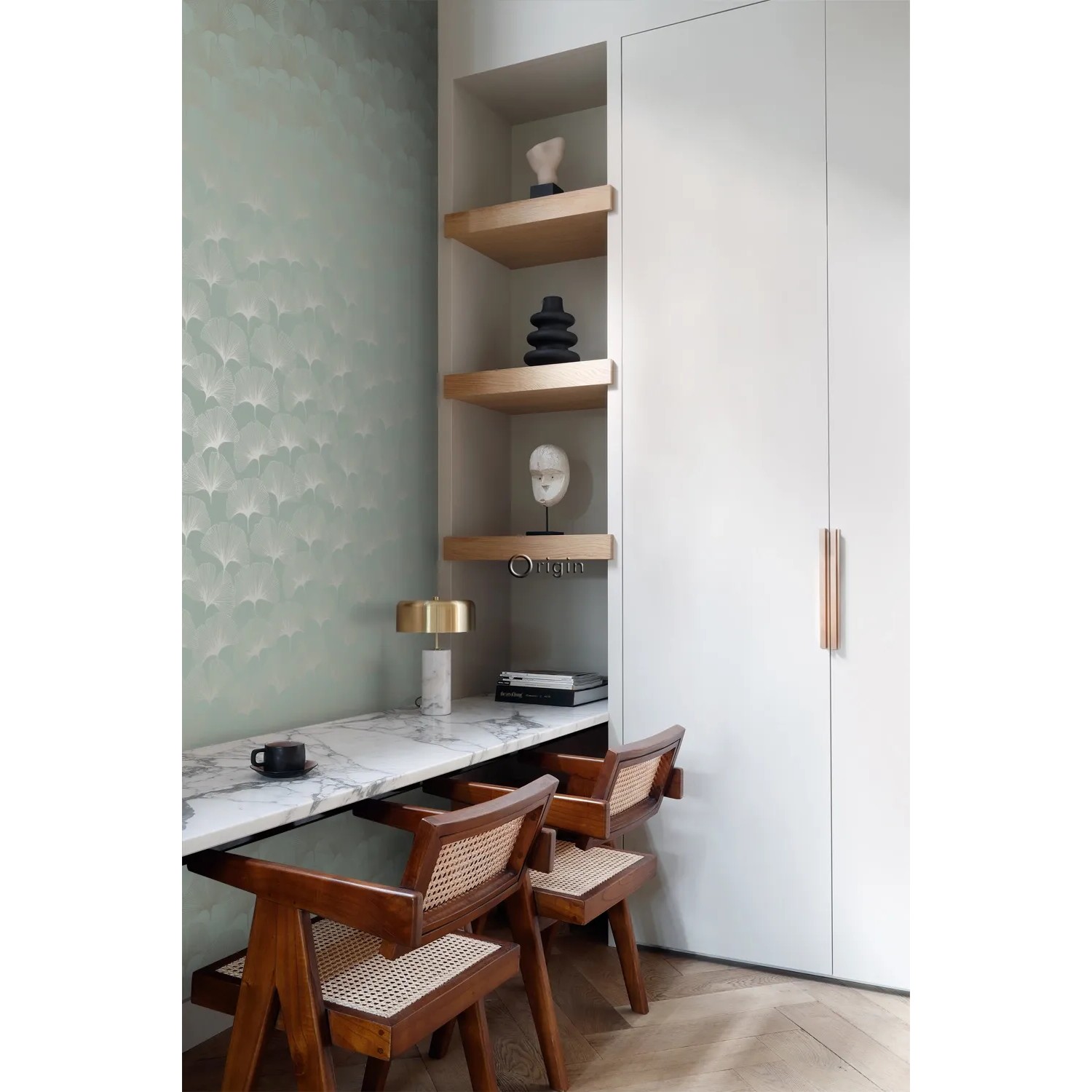 Origin Wallcoverings Vliestapete Ginkgoblätter in Salbeigrün im modernen Arbeitszimmer.