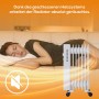 Weißer TroniTechnik Ölradiator TT OR 207 mit 7 Rippen neben schlafender Person.