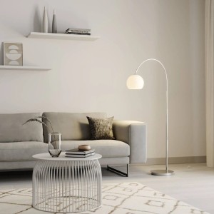 Moderne Lindby Bogenleuchte Cynthia aus Alu und Glas, 1-flammig, für Wohnzimmer.