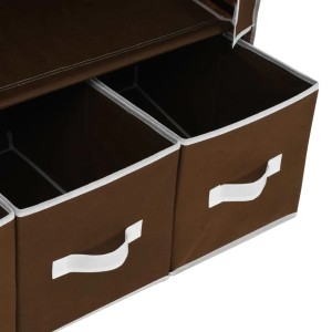 Detailaufnahme: Brauner Stoff-Kleiderschrank mit Schubladen.