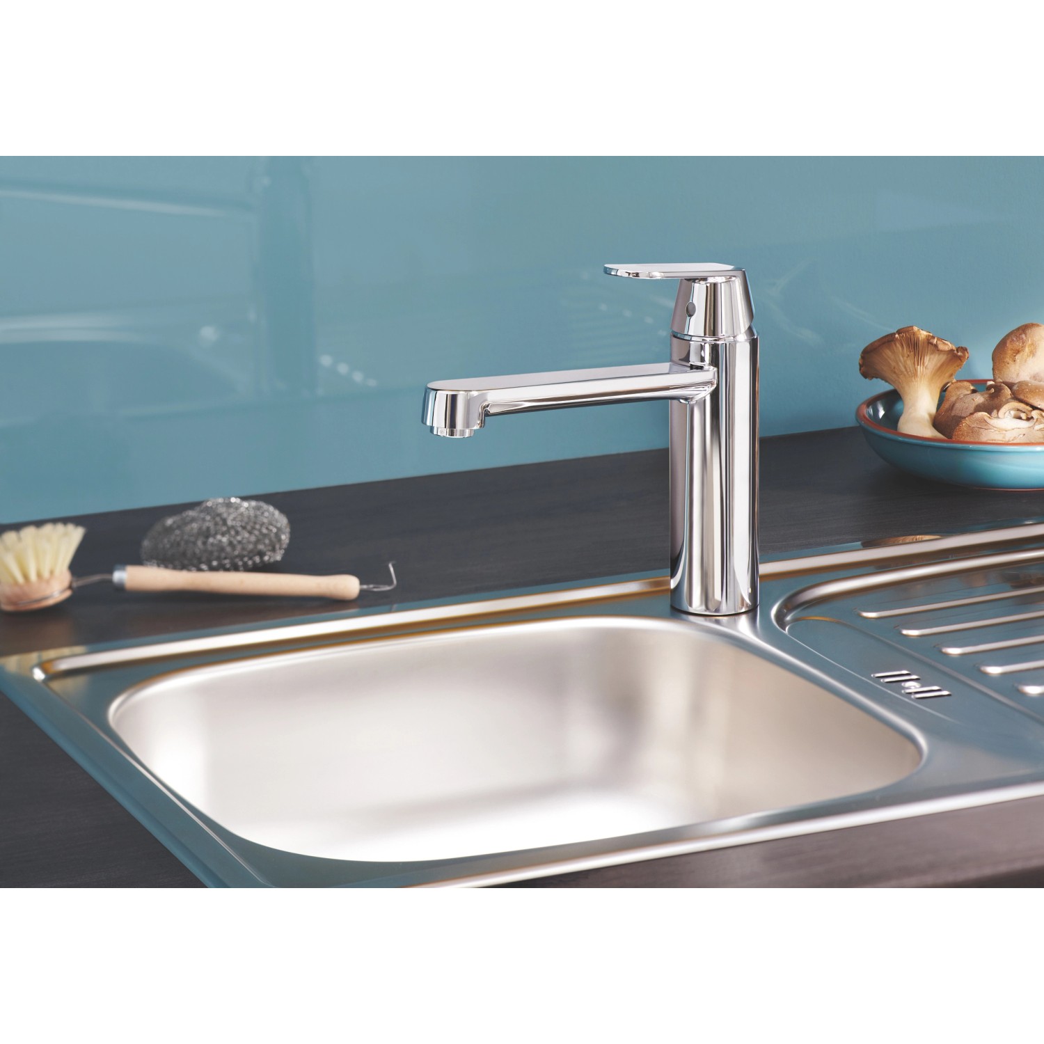Grohe Eurosmart Cosmopolitan Küchenarmatur mit Chrom-Finish und mittelhohem, schwenkbarem Auslauf.