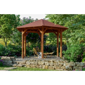 Skan Holz Pavillon Colmar 2 aus Douglasie, Ø 420 cm, Nussbraun, mit Gartenmöbeln im Grünen.