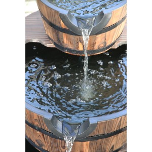 Holzfass Brunnen 'Mosel' mit Wasserlauf für Garten & Terrasse.