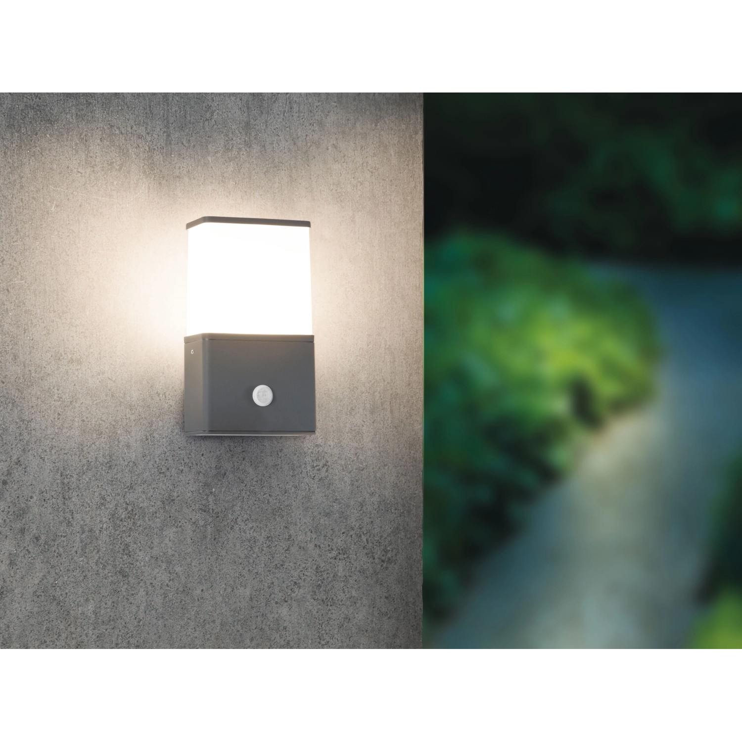 Dunkelgraue OBI LIGHTING LED Sensor-Außenwandleuchte Veroli mit Bewegungsmelder.