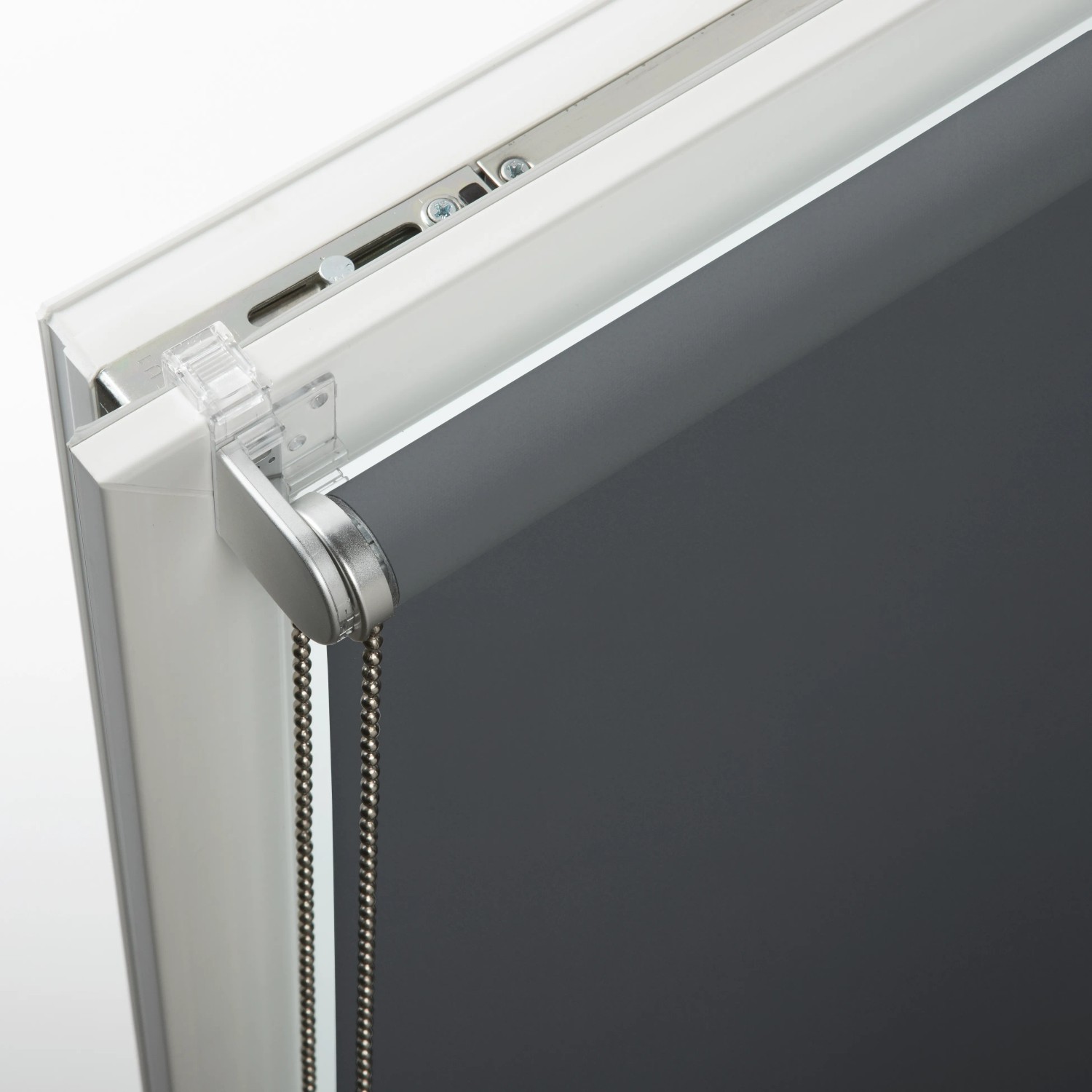 Gardinia Easyfix Rollo Premium, 45x150 cm, Grau, mit Metallkette und silbernem Unterprofil.