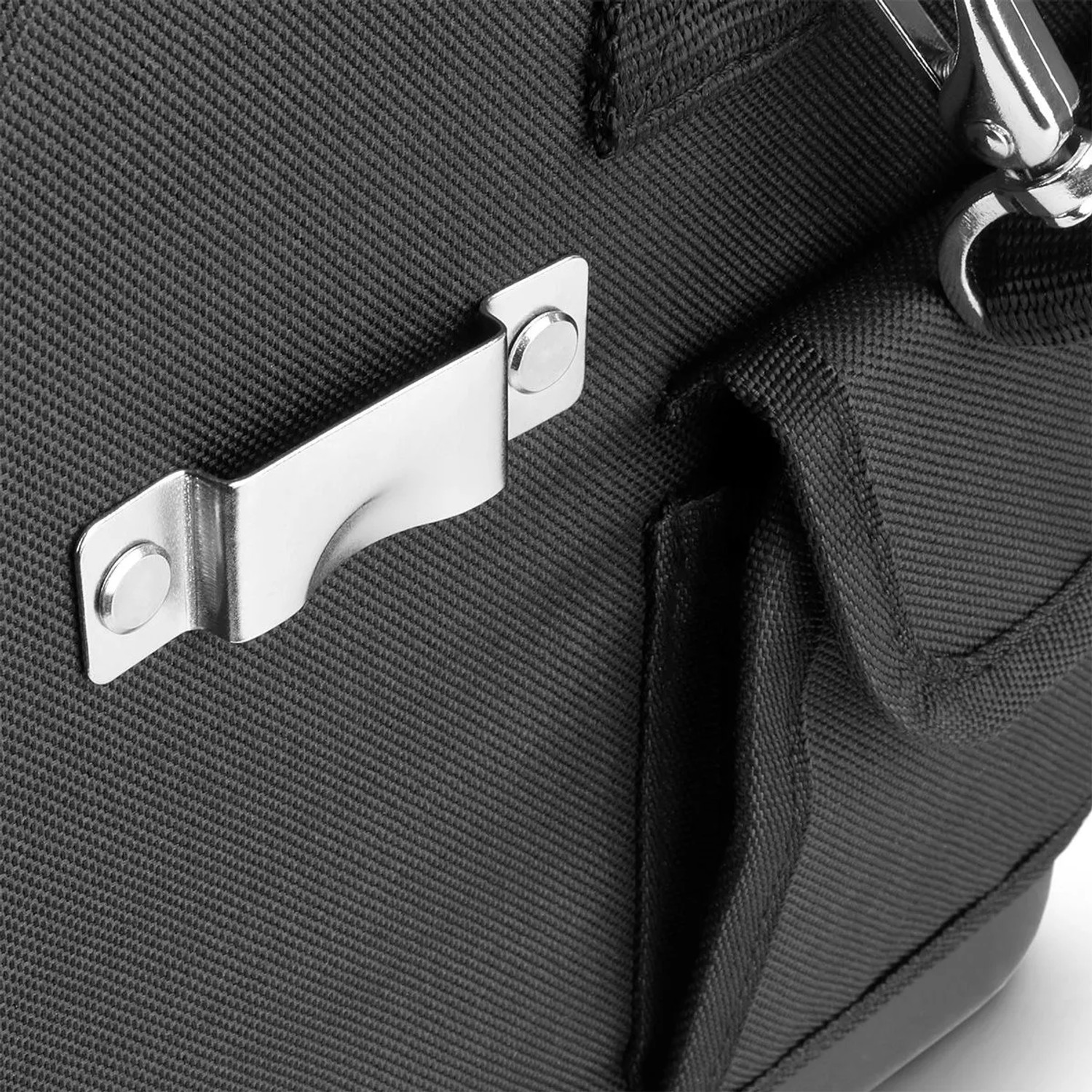 Detailaufnahme: STAHLWERK Werkzeugtasche mit Außentasche und Metallhalterung.