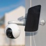 Ezviz HB8 360° Akku-Kamera mit Solarpanel zur Überwachung, montiert an einer Wand.
