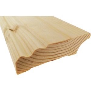 Sockelleiste aus Fichte, 70 mm hoch, 2400 mm lang. Holzleiste für den Bodenabschluss.