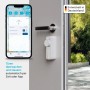 Homematic IP Türschlossantrieb pro mit Smartphone-App und montiertem Schlossantrieb.