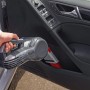 Black+Decker Autosauger Dustbuster Pivot PV1200AV in Nutzung im Auto.