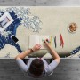 Tulup Schreibtischunterlage Japanische Kunst Welle, beige. Person zeichnet am Schreibtisch. Schützt Arbeitsplatz, Bürobedarf.
