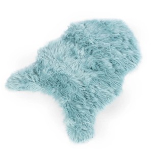 Flauschiges, hellblaues KARAT Kunstfell Nelly Dekofell in Fellform.