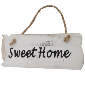 Weißes MCW Wandschild "Sweet Home" im Shabby-Look mit Kordelaufhängung.