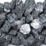 Schwarz-weißer Marmorbruch (25-50mm) im Big-Bag (1000kg) für Zierkies- und Splitt Anwendungen.