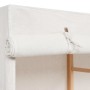 Detailansicht: Weißer Stoff-Kleiderschrank mit 3 Ebenen und Holzrahmen.