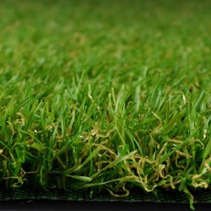 Nahaufnahme des grünen Karat Kunstrasen Terraza mit 18 mm Höhe.