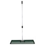 Grüner Monstershop Rasenrakel (100cm) mit verstellbarem Griff für die Gartenarbeit.