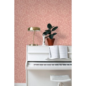 ESTAhome Vliestapete Ornamente Rosa. Dekorative Tapete mit feinem Muster in einem stilvollen Wohnraum mit Klavier und Pflanze.